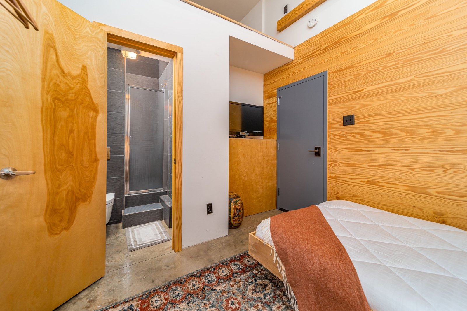 January Room Book and Table Inn